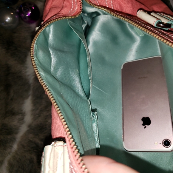 Guess Hand Bag Med 'Duffle' Pink&Blue - Picture 4 of 8